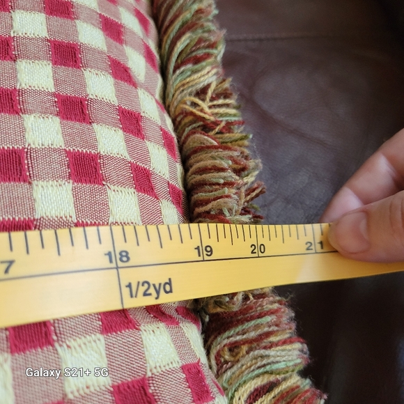 A vintage chicken accent pillow - Picture 4 of 5